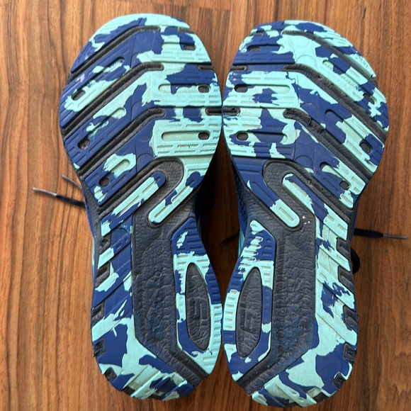 Brooks running shoe - Picture 3 of 4